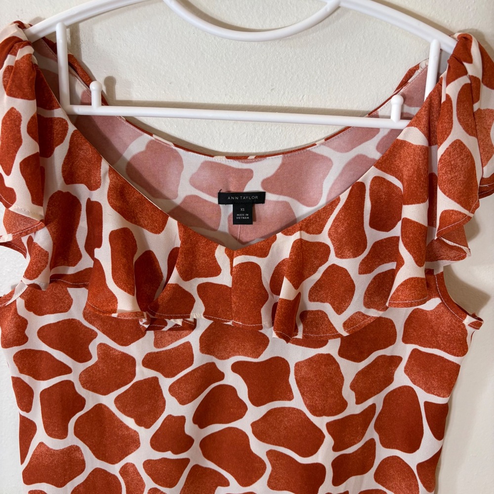 Ann Taylor Giraffe Print Ruffle Neck Shell Blouse Size XS NWT - Picture 3 of 9
